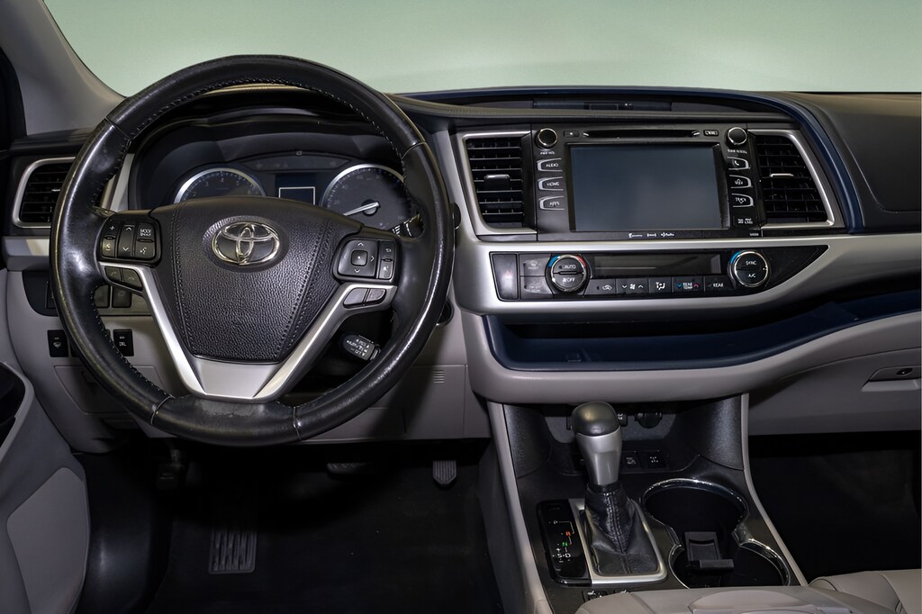 2019 Toyota Highlander XLE photo 2
