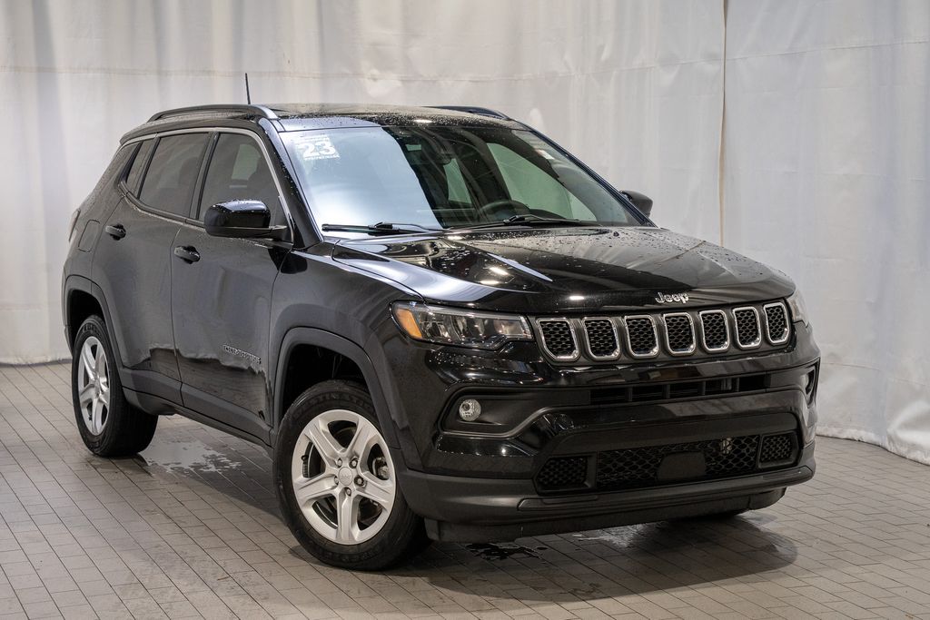 2023 Jeep Compass Latitude's photo