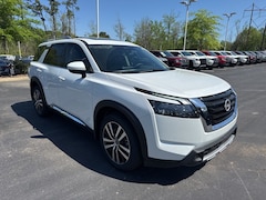 2025 Nissan Pathfinder Platinum SUV