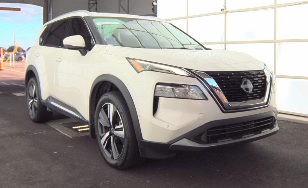 2023 Nissan Rogue SL photo 2