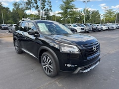 2025 Nissan Pathfinder Platinum SUV