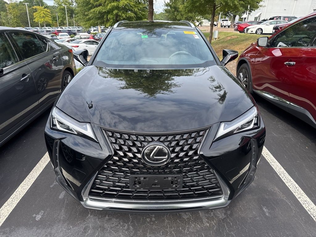 2021 Lexus UX 200 photo 2