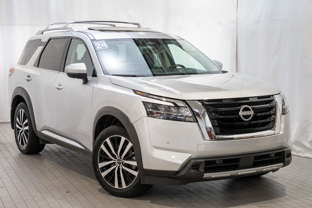 2024 Nissan Pathfinder Platinum's photo