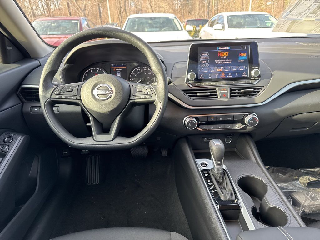 2025 Nissan Altima S photo 2