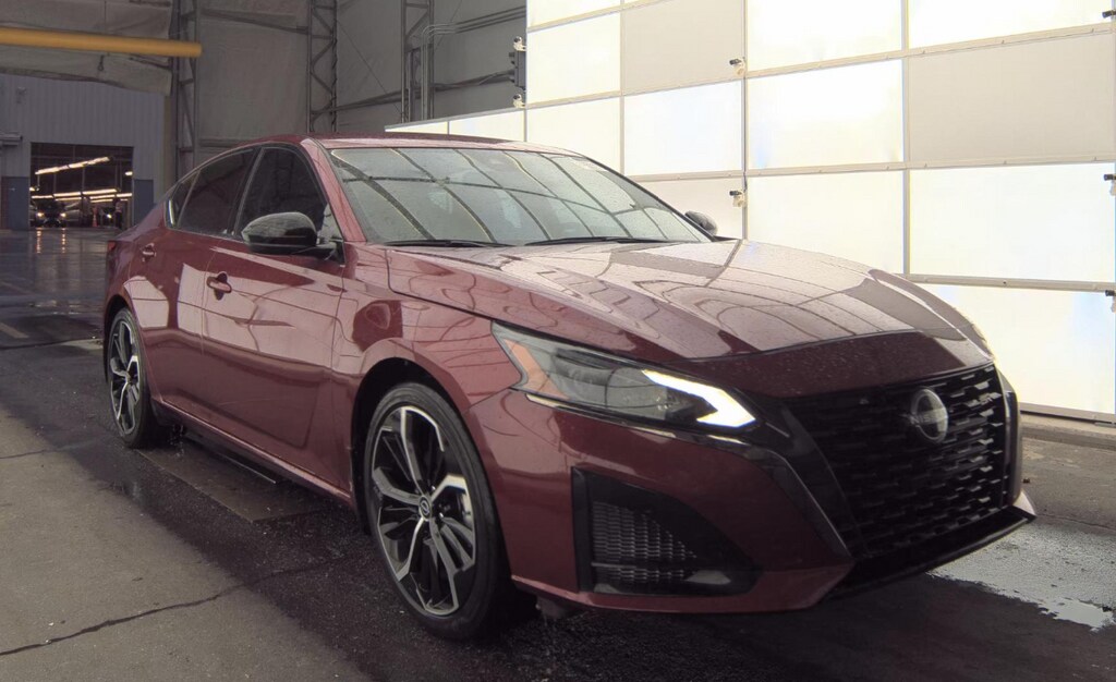 2024 Nissan Altima 2.5 SR photo 2