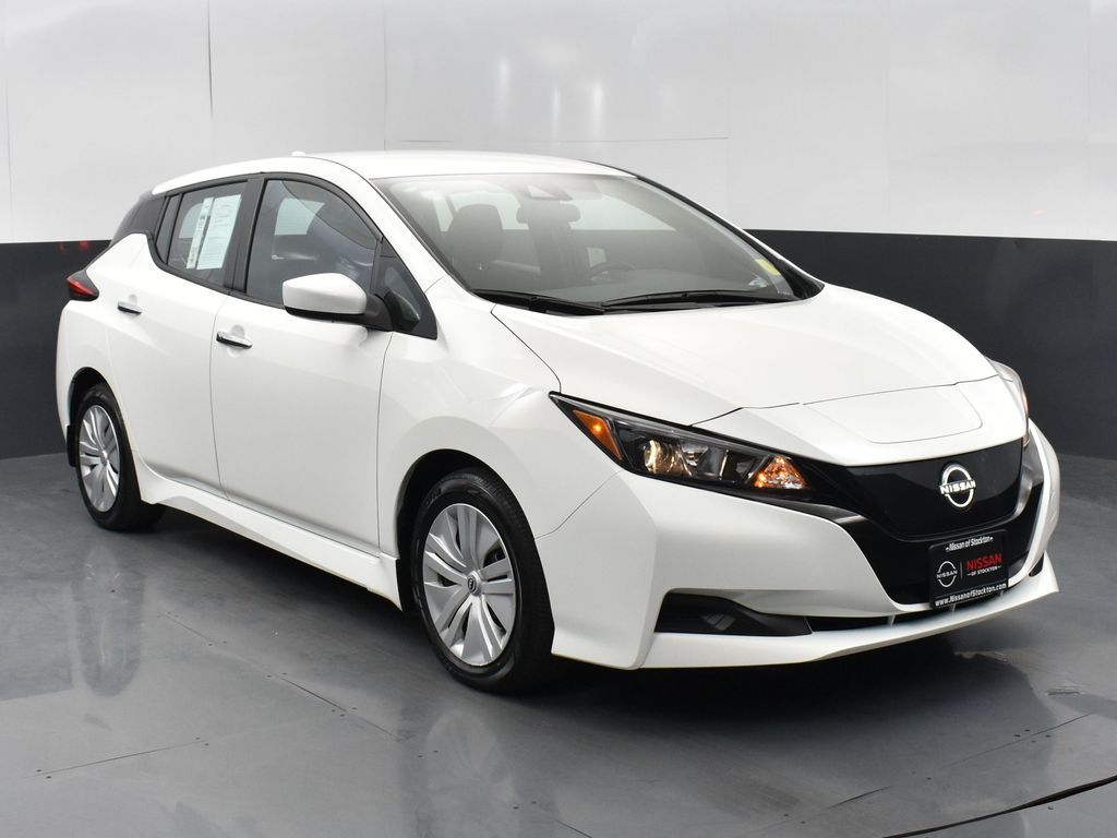 2024 Nissan LEAF Hatchback 