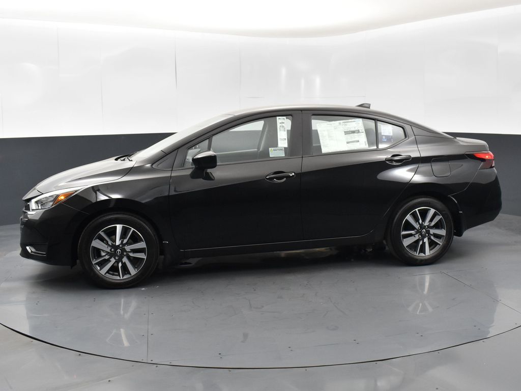 2025 Nissan Versa 1.6 SV photo 4