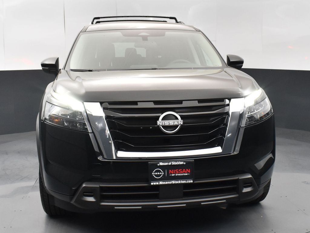2025 Nissan Pathfinder SV photo 2