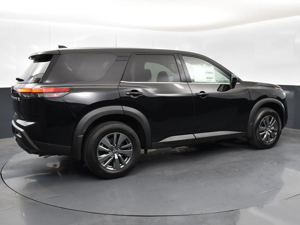 2025 Nissan Pathfinder S photo 4
