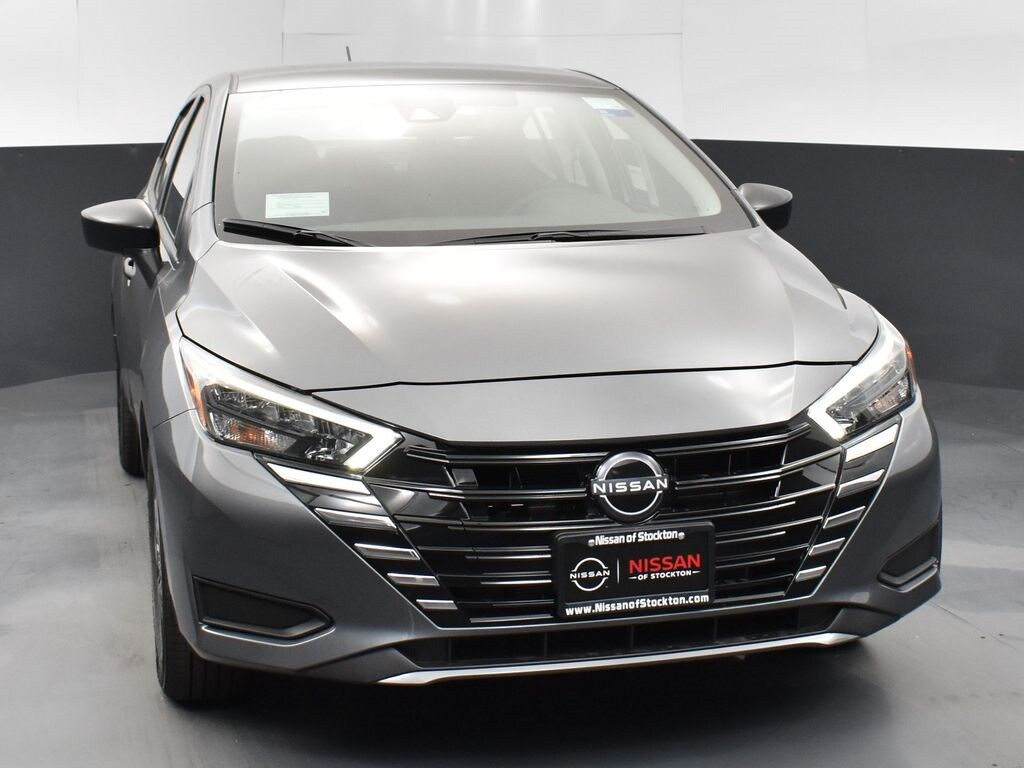 2025 Nissan Versa 1.6 S photo 2