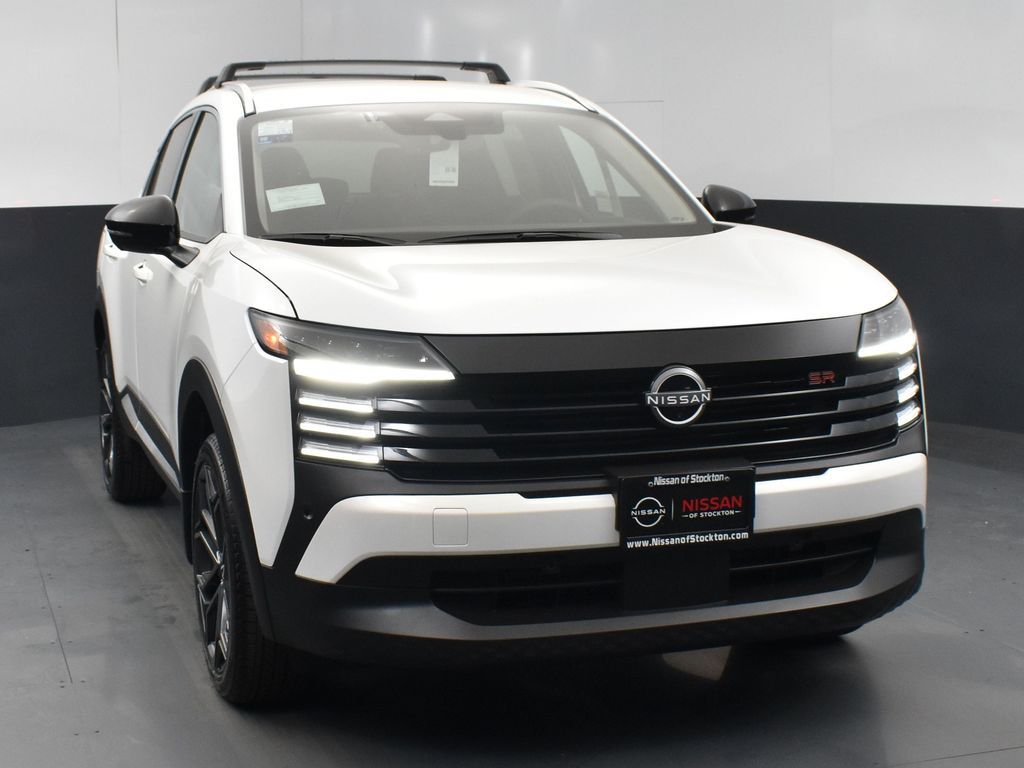 2026 Nissan Kicks SR photo 2