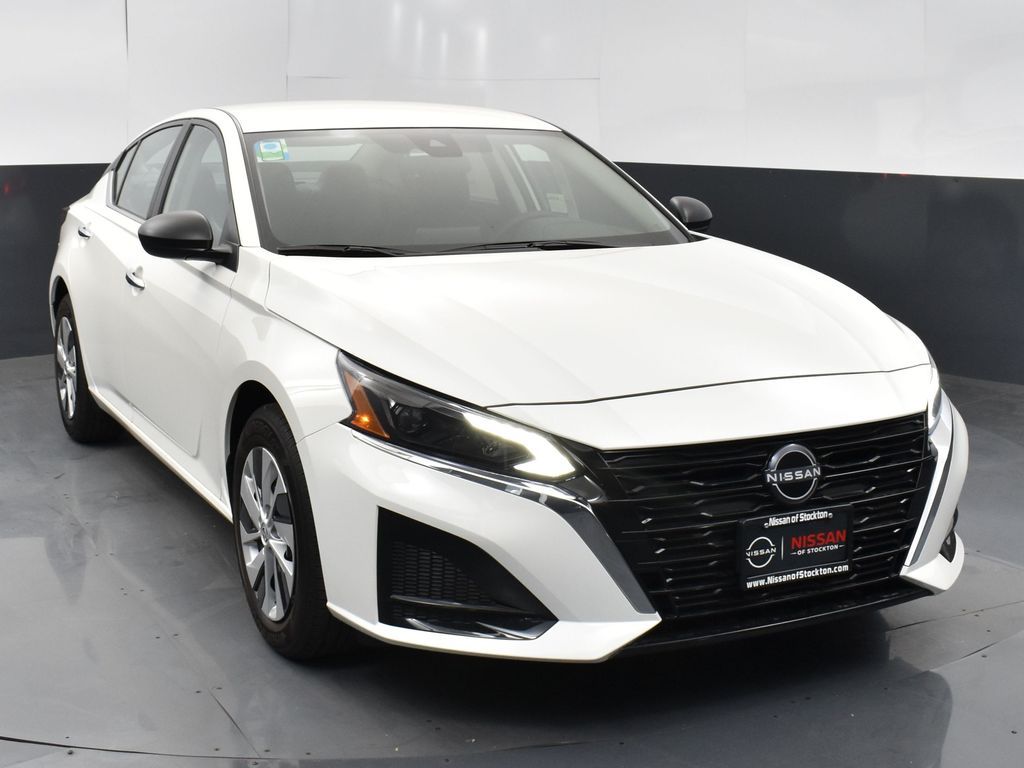 2025 Nissan Altima Sedan 