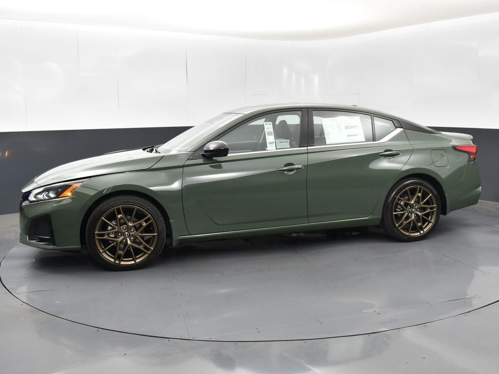 2025 Nissan Altima SR photo 4