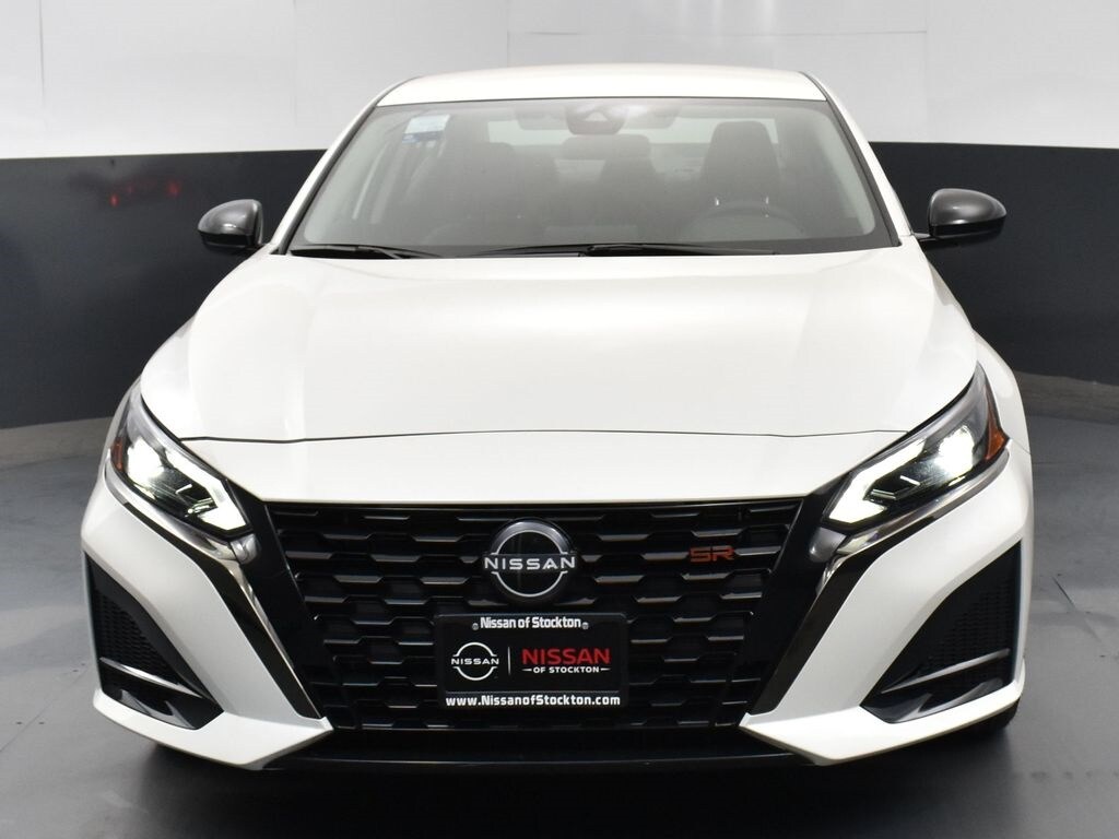 2025 Nissan Altima 2.5 SR photo 2