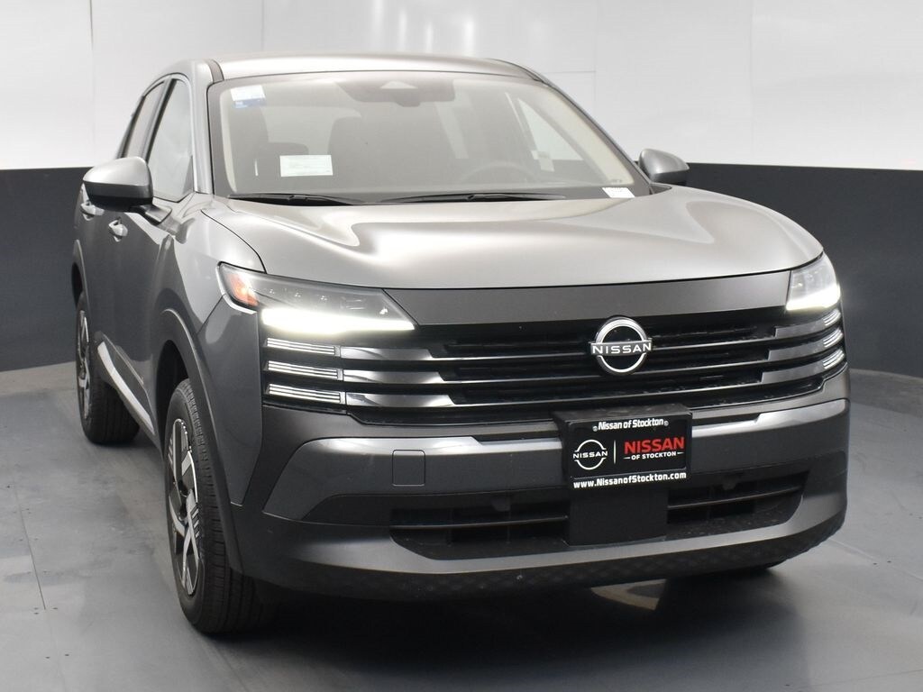 2025 Nissan Kicks SV photo 2