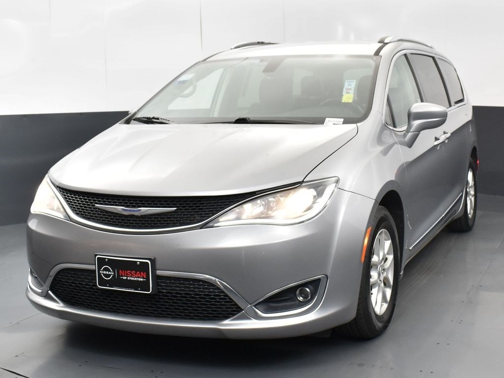 2020 Chrysler Pacifica Touring L photo 3