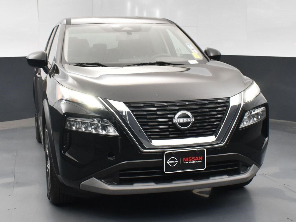 2023 Nissan Rogue SV photo 2