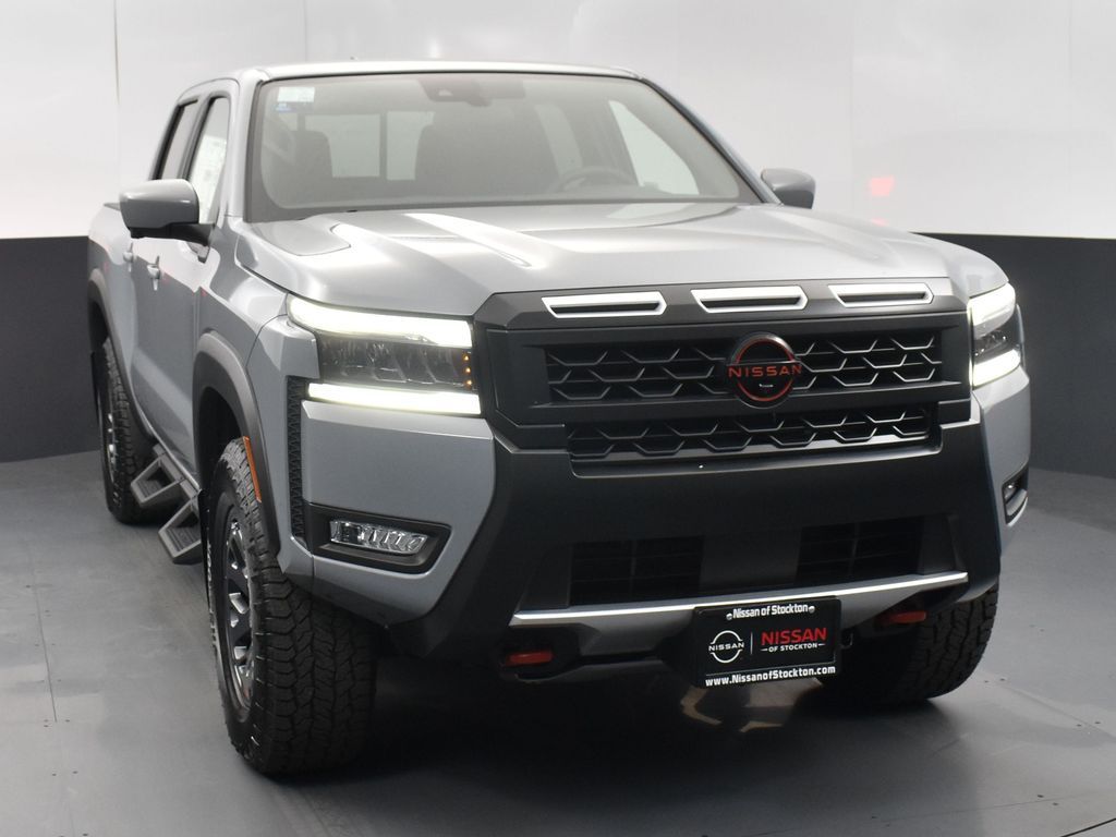 2026 Nissan Frontier PRO-4X photo 2