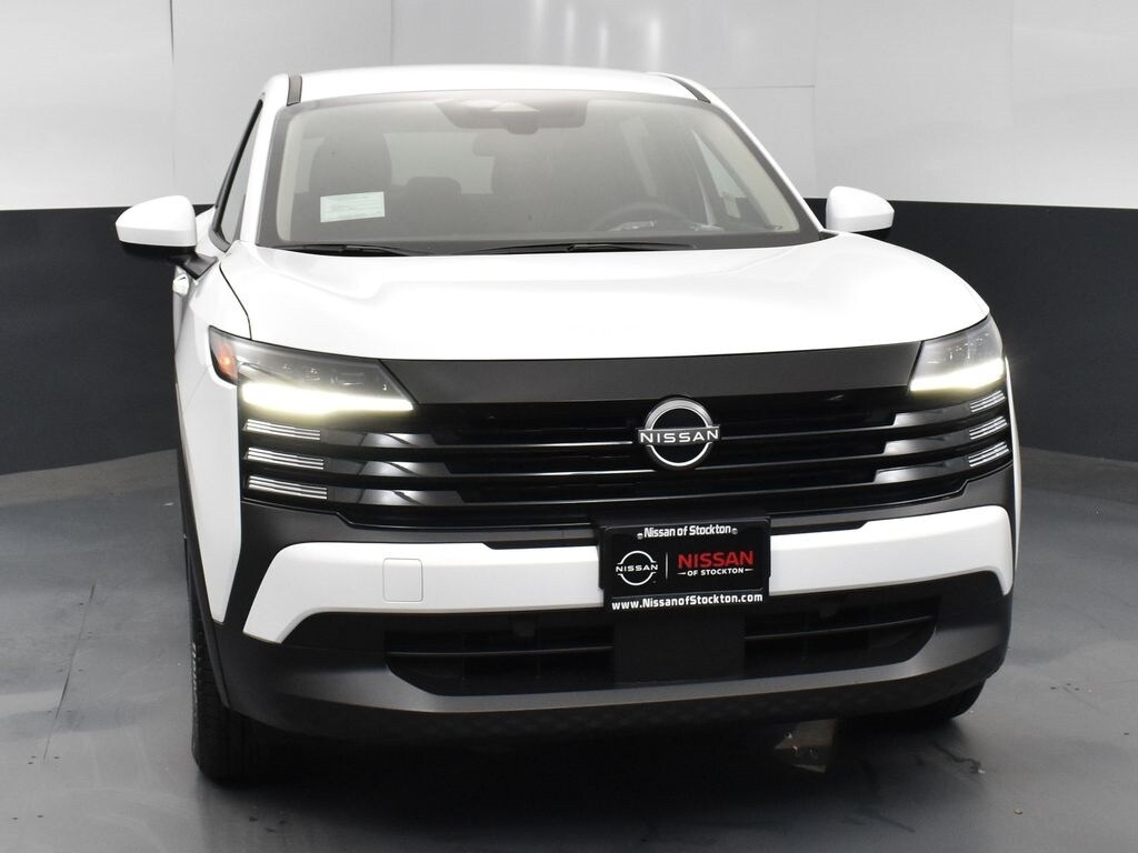 2025 Nissan Kicks SV photo 2