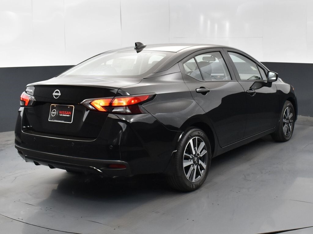 2025 Nissan Versa 1.6 SV photo 2