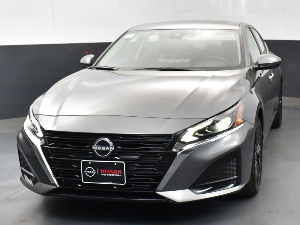 2025 Nissan Altima 2.5 SV photo 2