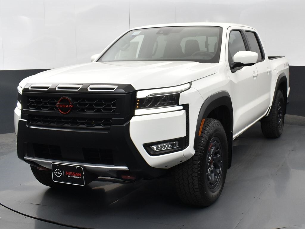 2025 Nissan Frontier PRO-4X photo 2