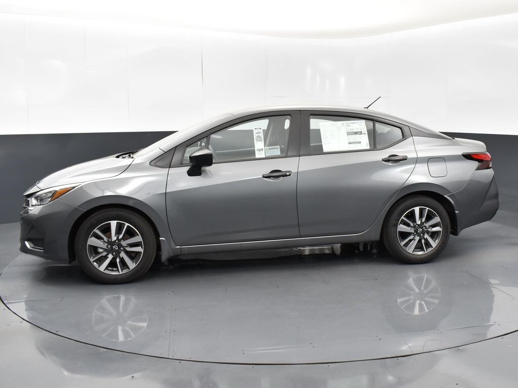 2025 Nissan Versa 1.6 S photo 3