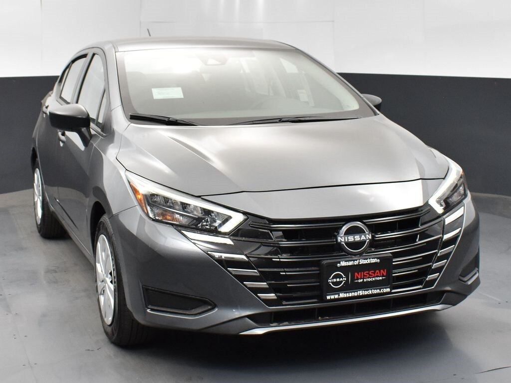 2025 Nissan Versa 1.6 S photo 2
