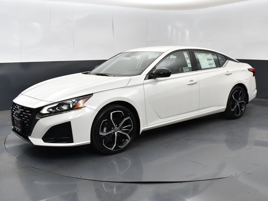 2025 Nissan Altima 2.5 SR photo 3