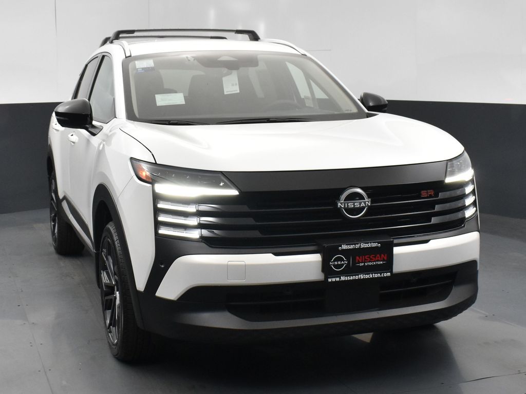 2026 Nissan Kicks SR photo 2