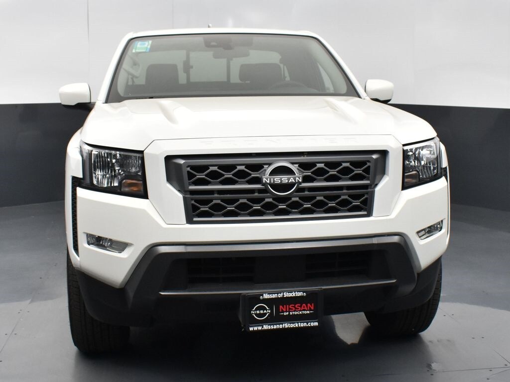 2024 Nissan Frontier SV photo 2
