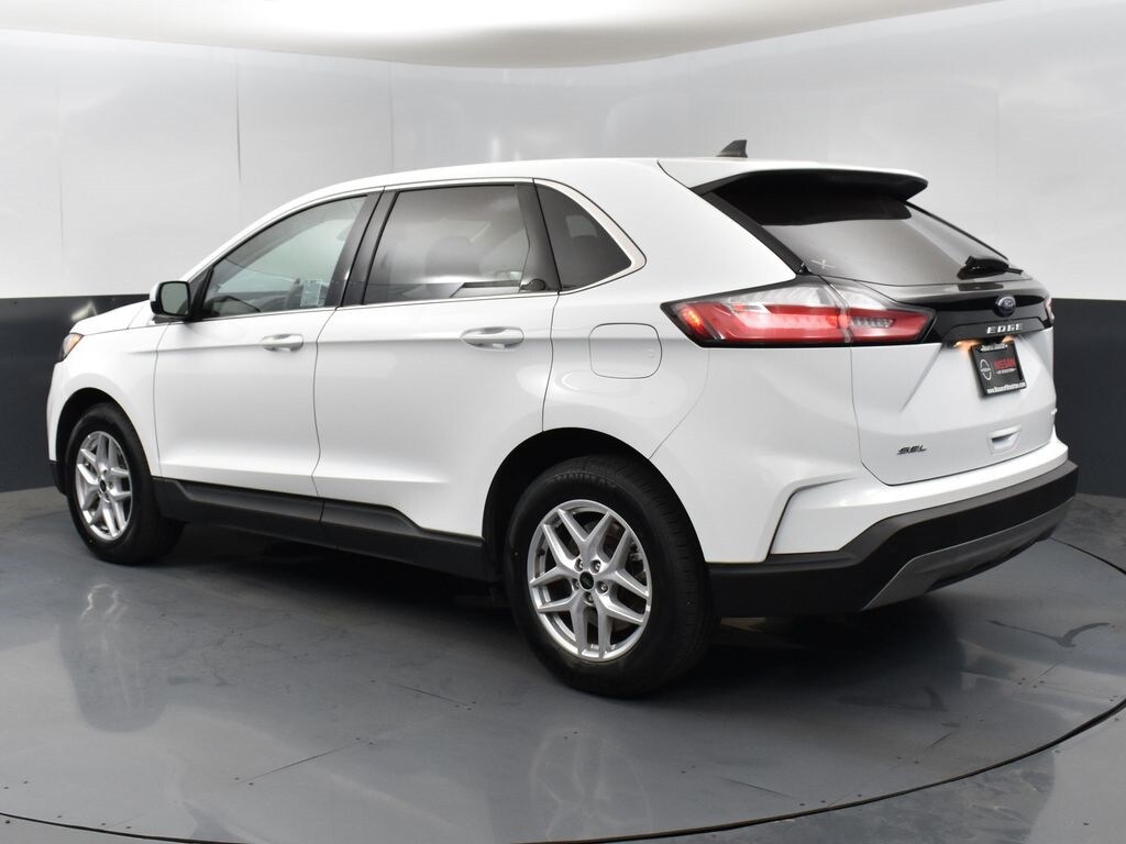 2024 Ford Edge SEL photo 2