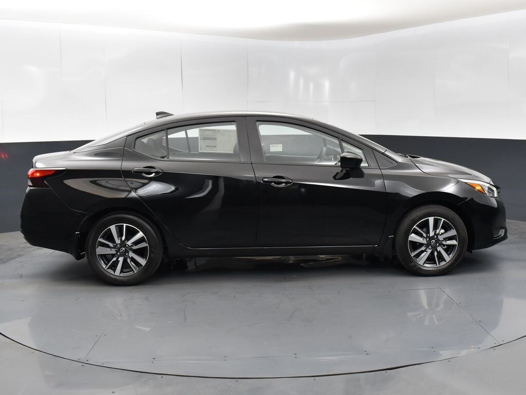 2025 Nissan Versa 1.6 SV photo 4