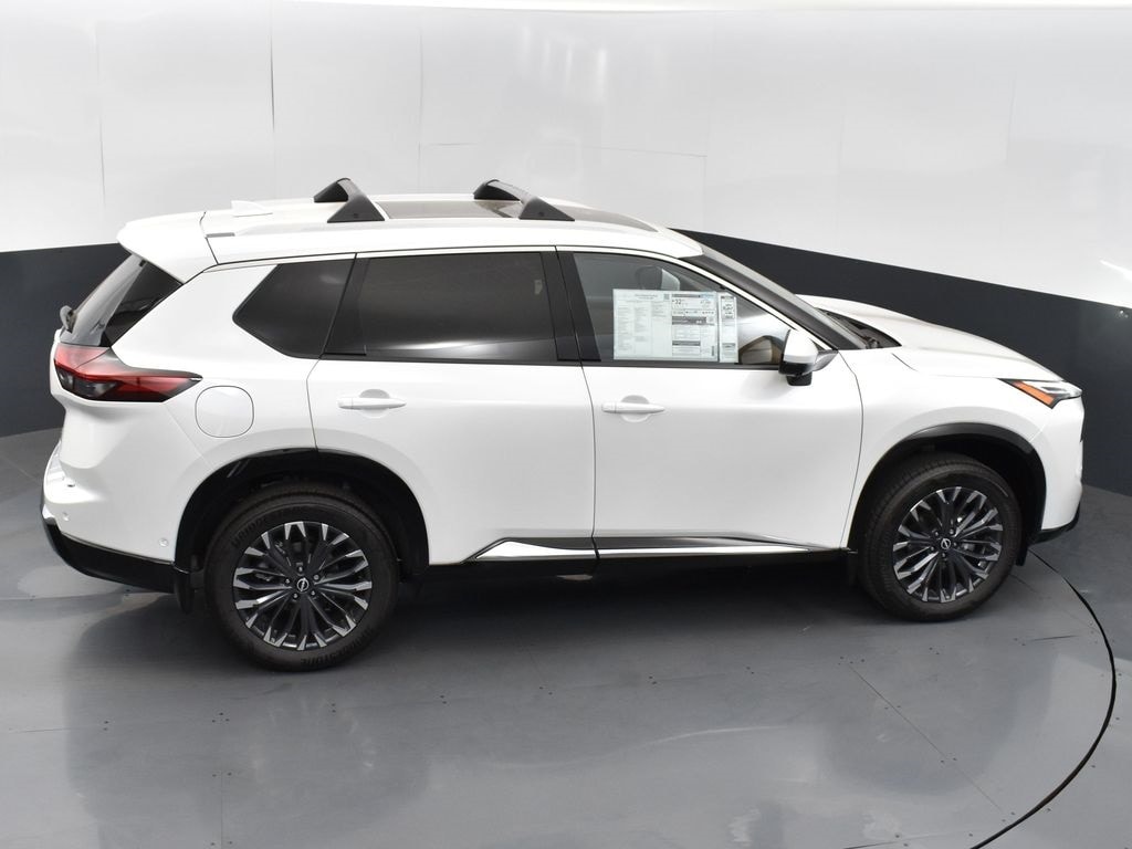 2025 Nissan Rogue Platinum photo 2