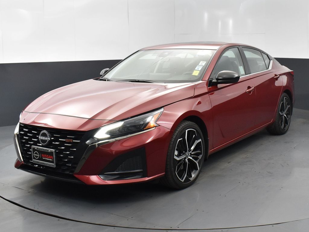 2024 Nissan Altima 2.5 SR photo 3