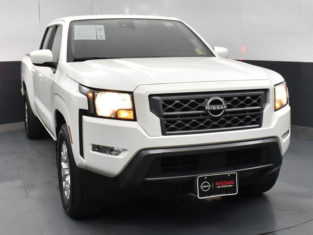 2022 Nissan Frontier SV photo 2