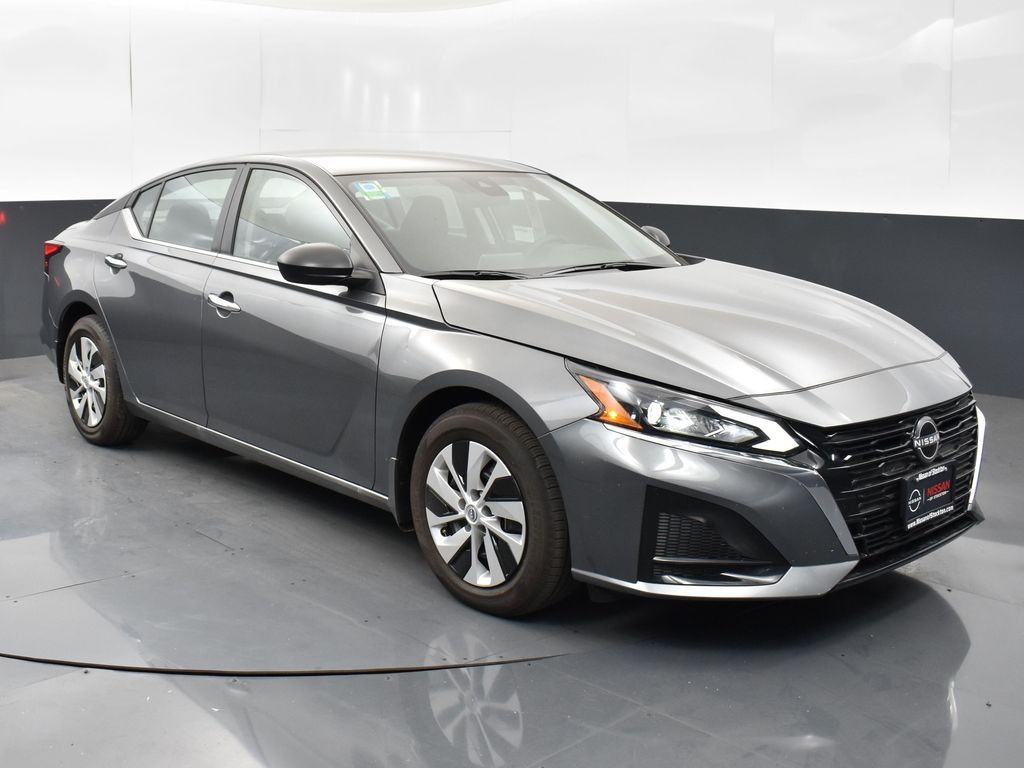 2025 Nissan Altima Sedan 
