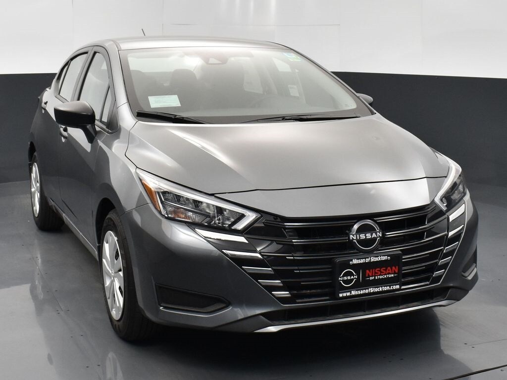 2025 Nissan Versa 1.6 S photo 2