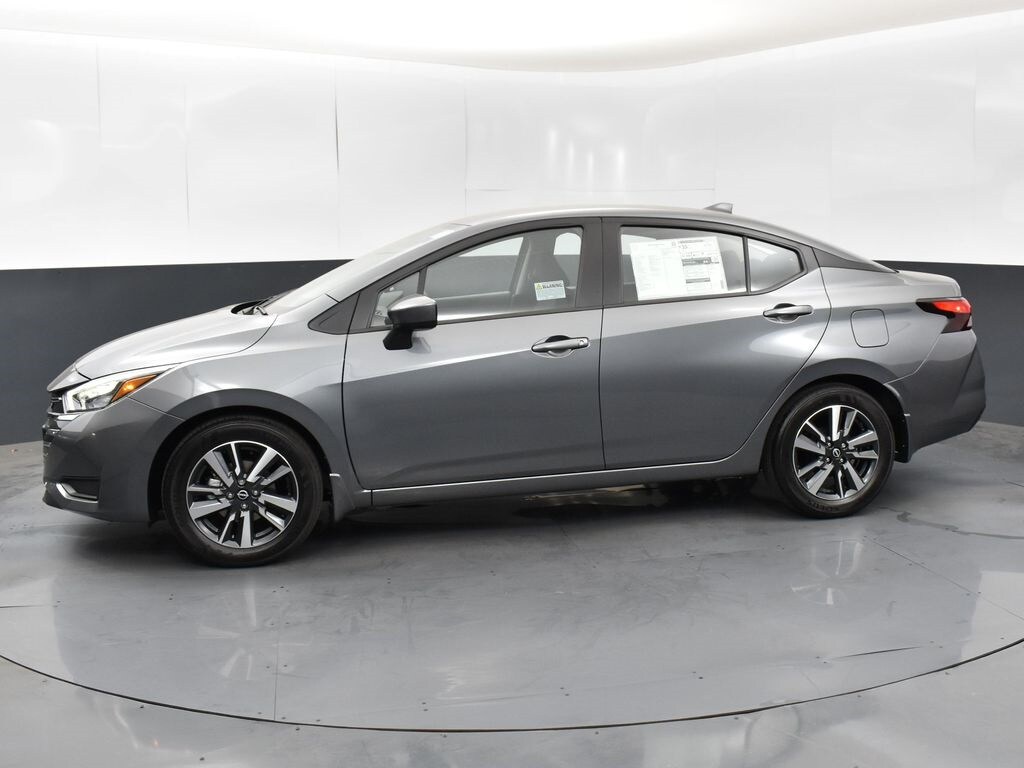 2025 Nissan Versa 1.6 SV photo 4