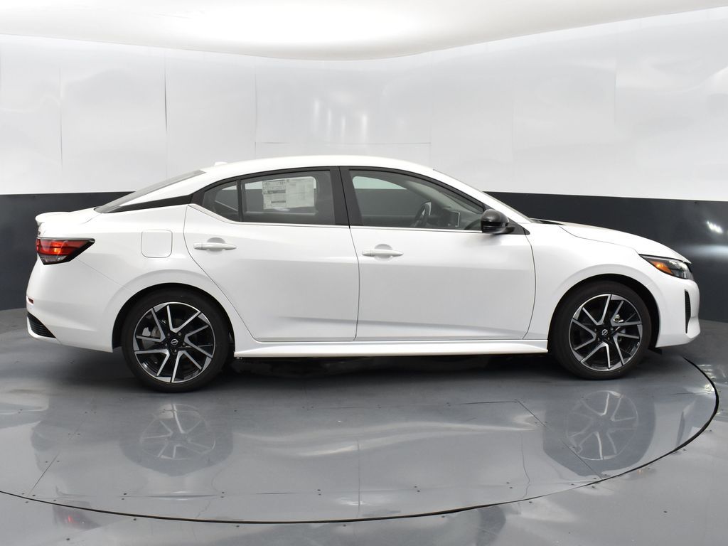 2025 Nissan Sentra SR photo 4