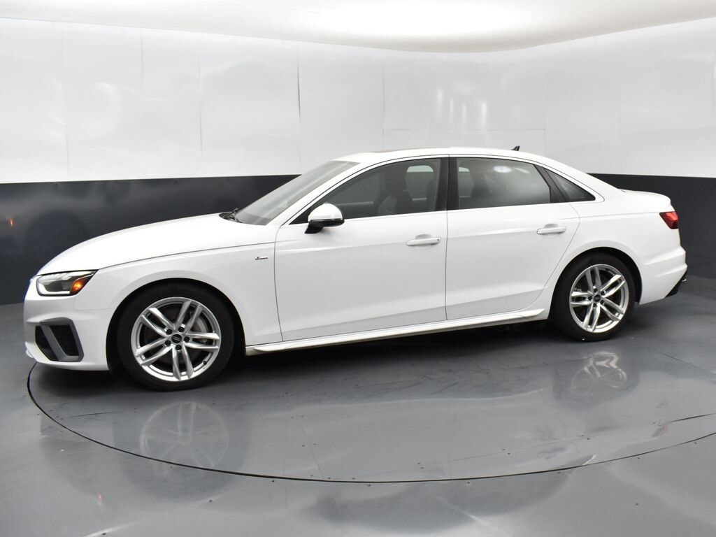 2022 Audi A4 45 S line Premium Plus photo 3