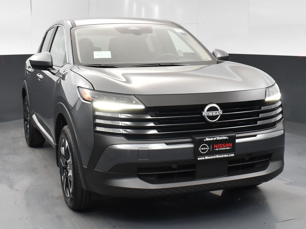 2025 Nissan Kicks SV photo 2
