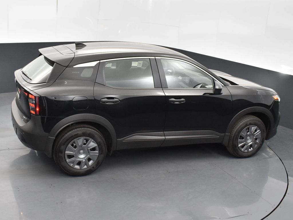 2025 Nissan Kicks S photo 3