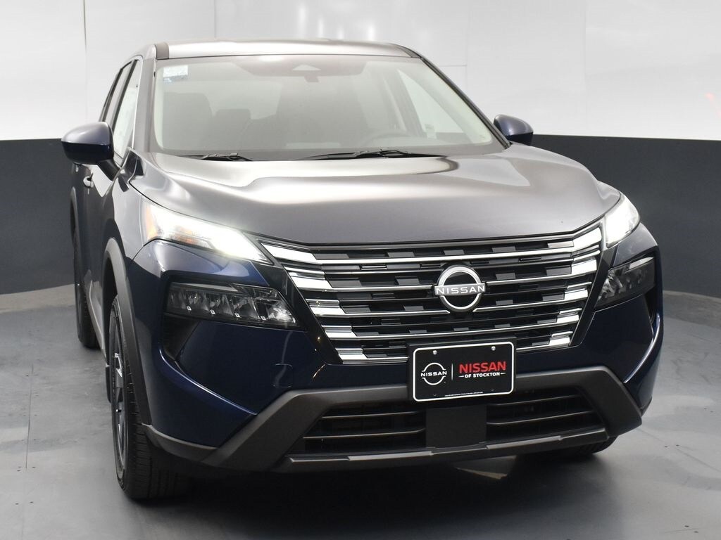 2026 Nissan Rogue SV photo 2