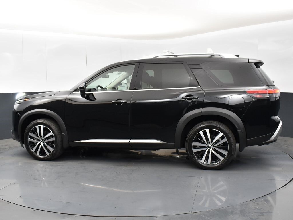 2025 Nissan Pathfinder Platinum photo 3