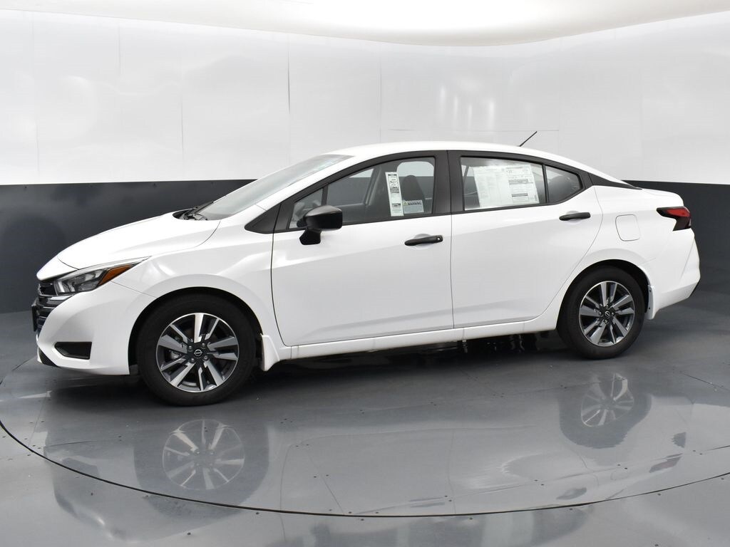 2025 Nissan Versa 1.6 S photo 3
