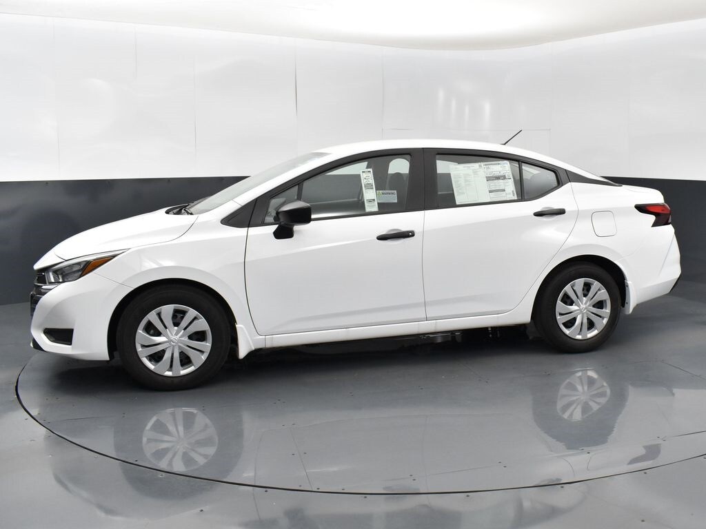 2025 Nissan Versa 1.6 S photo 2