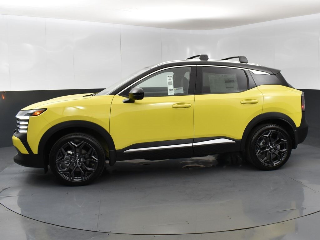 2025 Nissan Kicks SR photo 2