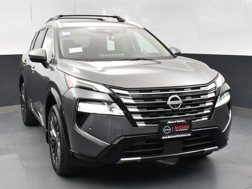 2026 Nissan Rogue Platinum photo 2