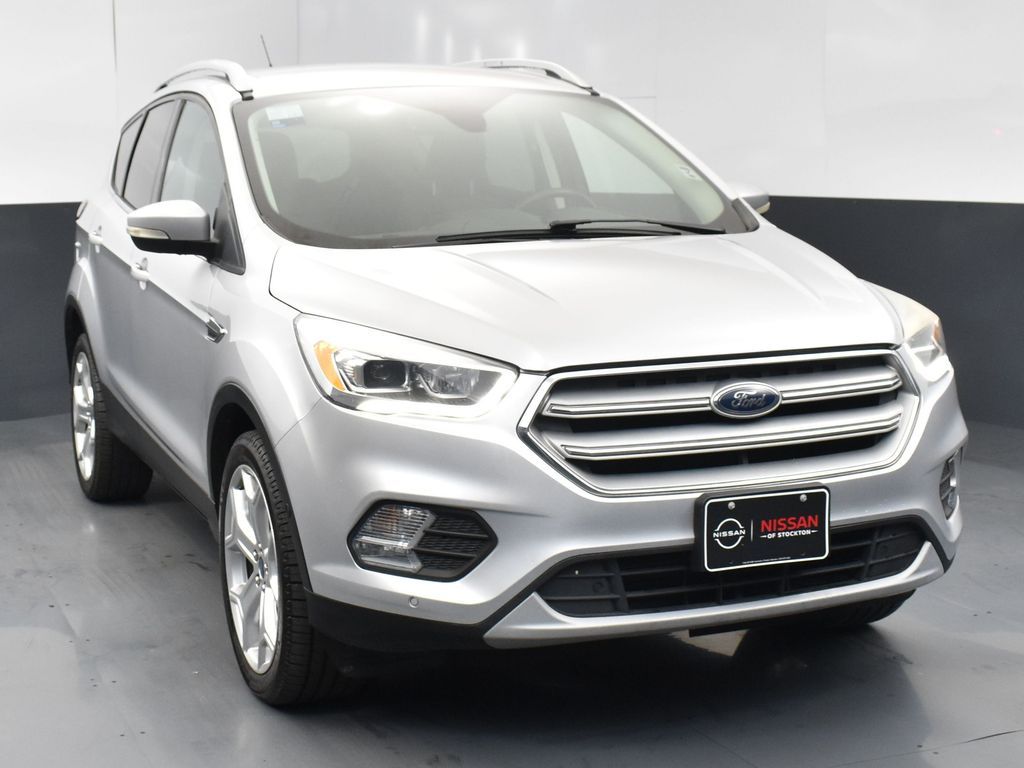 2019 Ford Escape Titanium photo 2